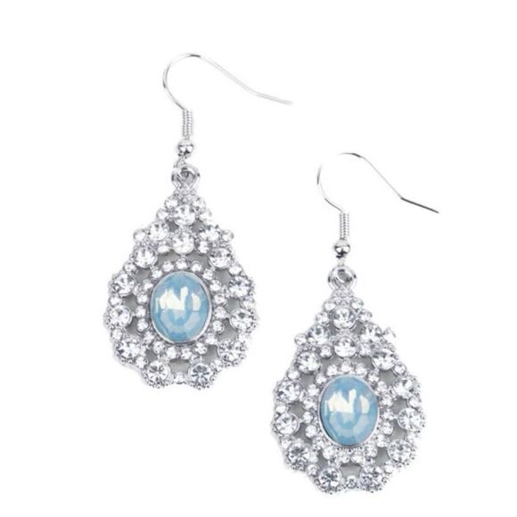 Paparazzi Earrings - Picture 1 of 2